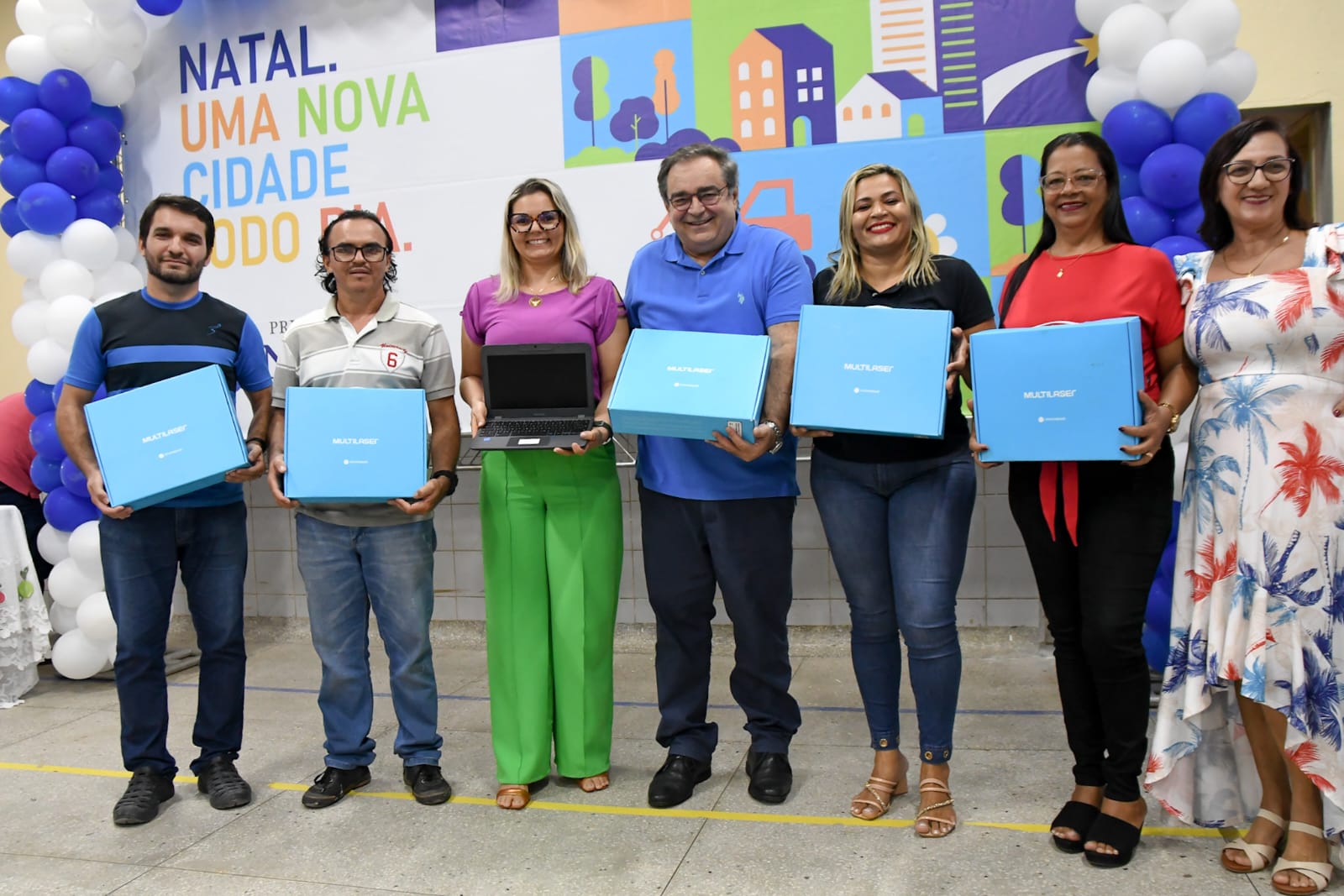 Professores da rede municipal recebem chromebooks para lecionar￼