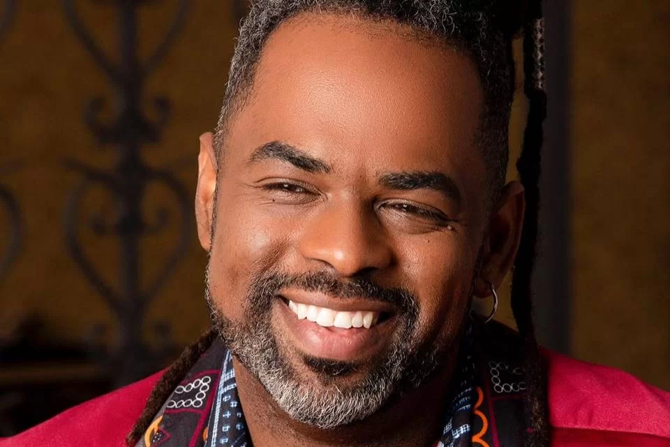 Jornalista Manoel Soares diz que negros deveriam ganhar mais que brancos