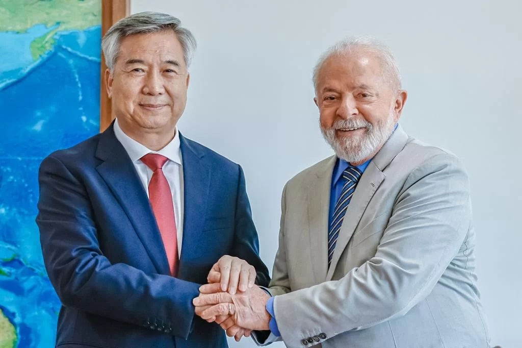 “Meu partido tem uma forte relação com o Partido Comunista Chinês”, destaca Lula ao receber líder de comitiva
