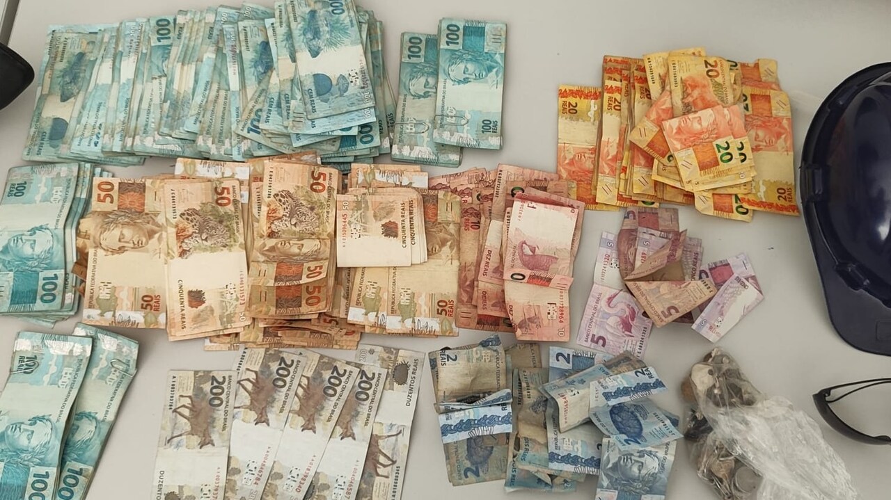 PM prende suspeitos e recupera R$ 47 mil após roubo a loja na zona Oeste de Natal