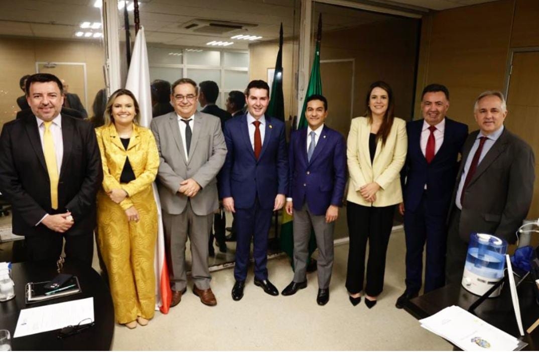 Álvaro Dias se reúne com Ministro das Cidades para tratar sobre projetos de habitação popular
