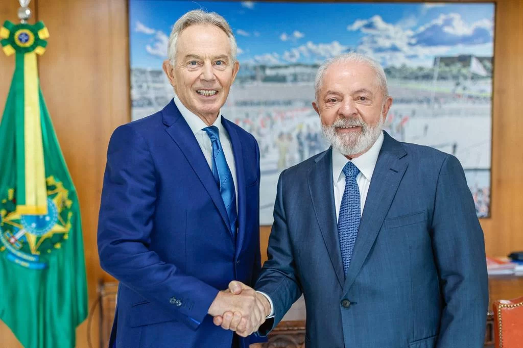 Lula recebe ex-premiê britânico Tony Blair no Planalto