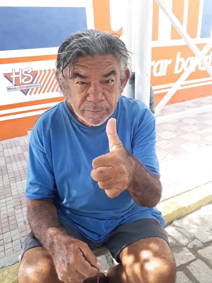 Idoso atropelado após carro invadir praça em Acari morre no hospital