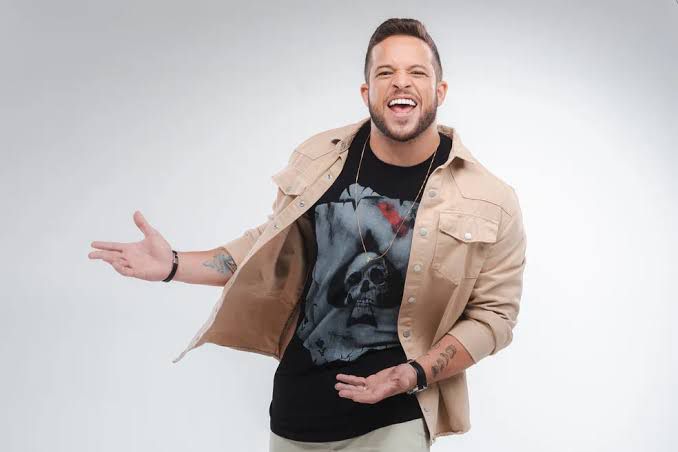 É SÁBADO: humorista Flávio Andradde se apresenta no Teatro Riachuelo a partir das 21 horas
