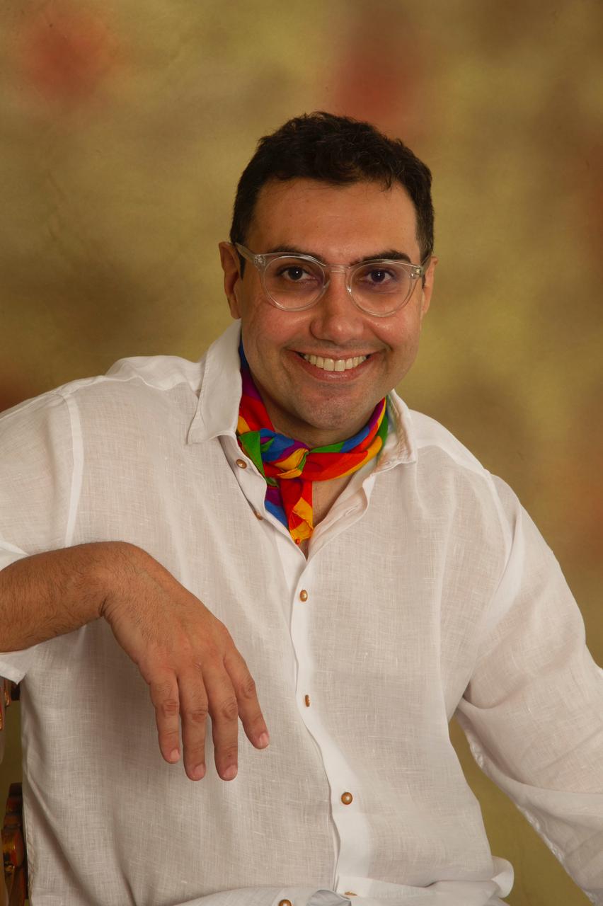 Com festão no Olimpo Recepções neste sábado, 02, jornalista Thiago Cavalcanti celebra a vida e seis anos de colunismo social