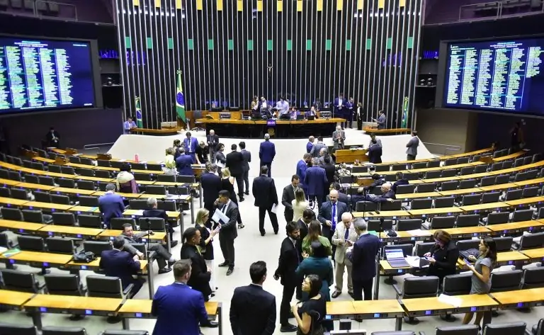 Câmara aprova aumento de pena para crimes de furto e roubo; texto vai ao Senado