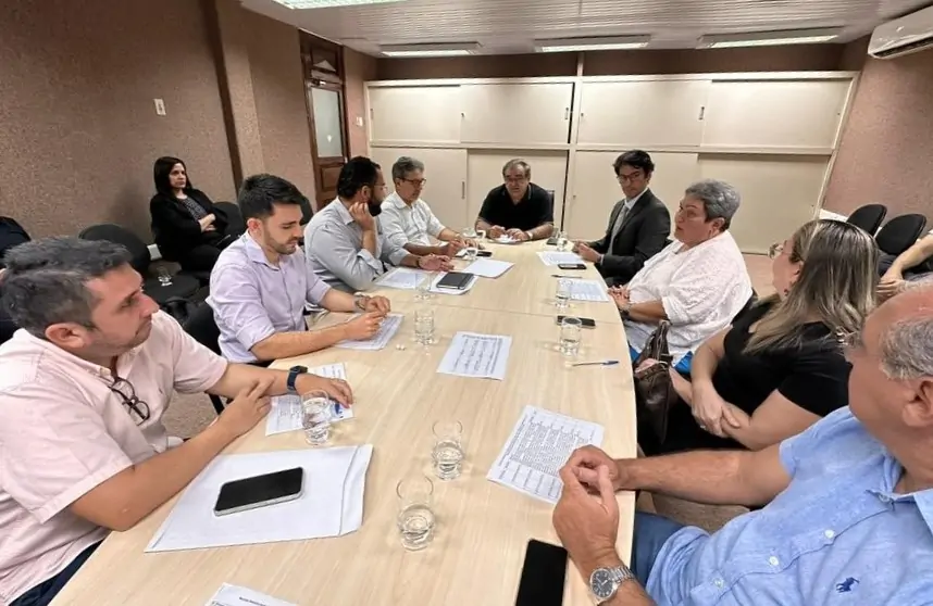 Álvaro Dias despacha pela 1ª vez na Ribeira e dá início à transferência da Prefeitura do Natal para o bairro