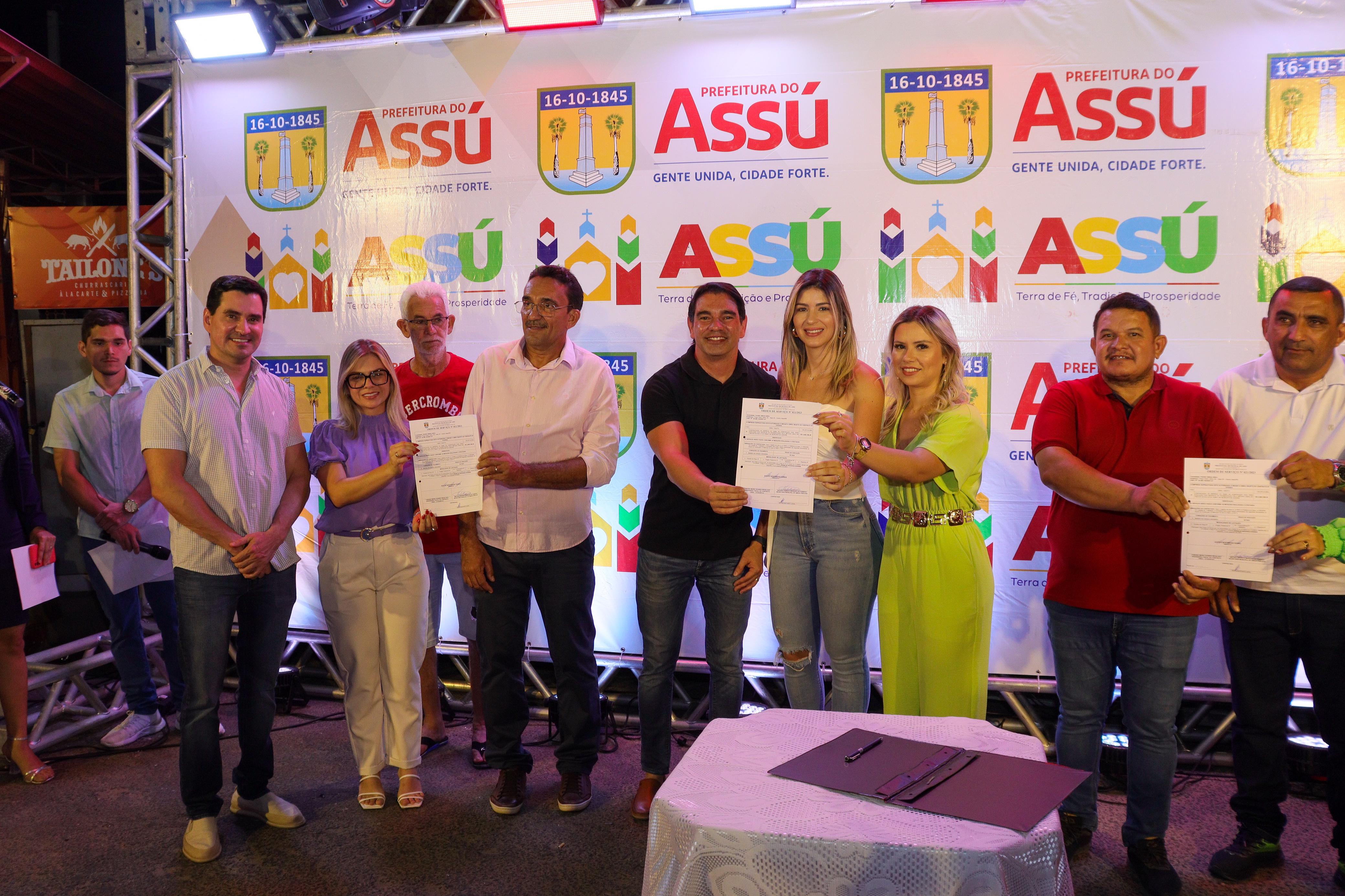 Prefeito Gustavo Soares investe cerca de 2,5 milhões em pavimentação de rua do centro de Assú