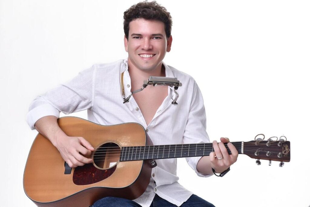 Diogo das Virgens celebra aniversário com gravação de DVD no Iate Clube