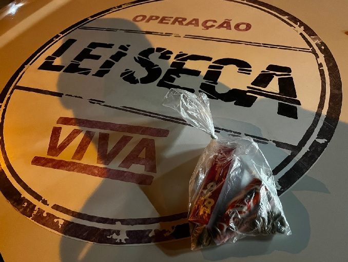 Mulher é flagrada com droga escondida nas partes íntimas durante blitz em Natal