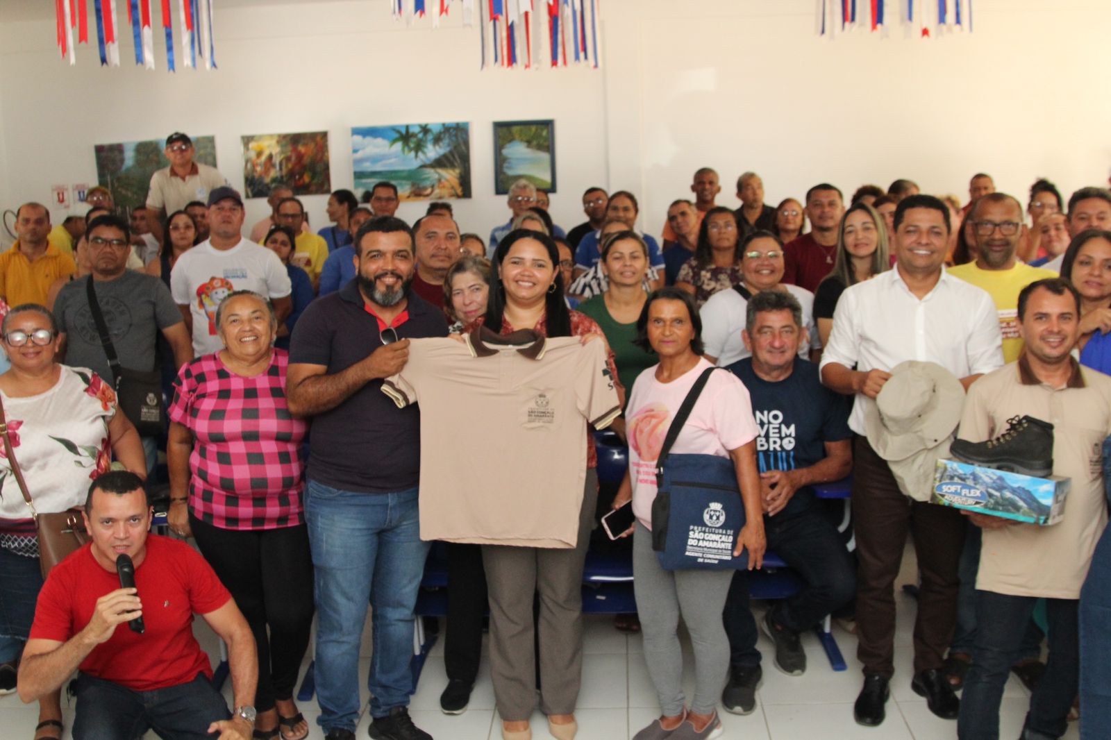 Prefeito Eraldo entrega kits para agentes de saúde e de combate a endemias