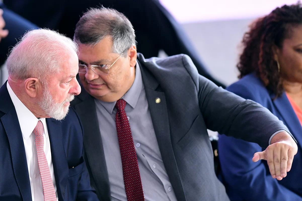Dama do tráfico: Lula defende Dino e nega recuo diante de criminosos