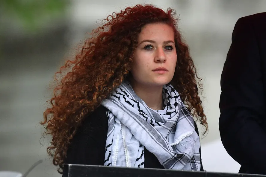 Jovem ativista, símbolo da resistência palestina, Ahed Tamimi é detida por 'incitação ao terrorismo'
