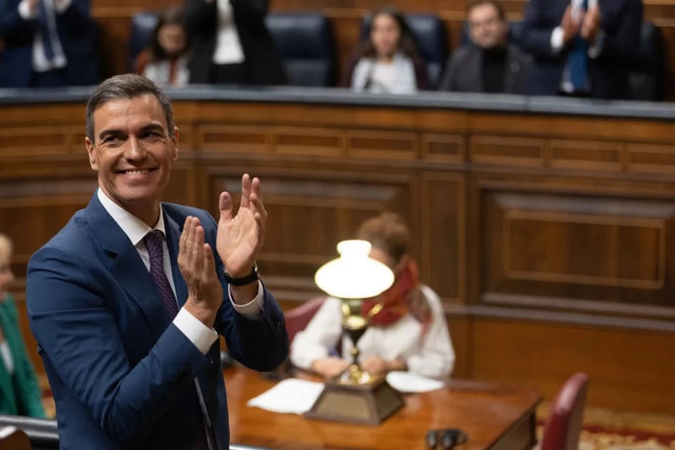 Pedro Sánchez é reeleito para o cargo de primeiro-ministro da Espanha