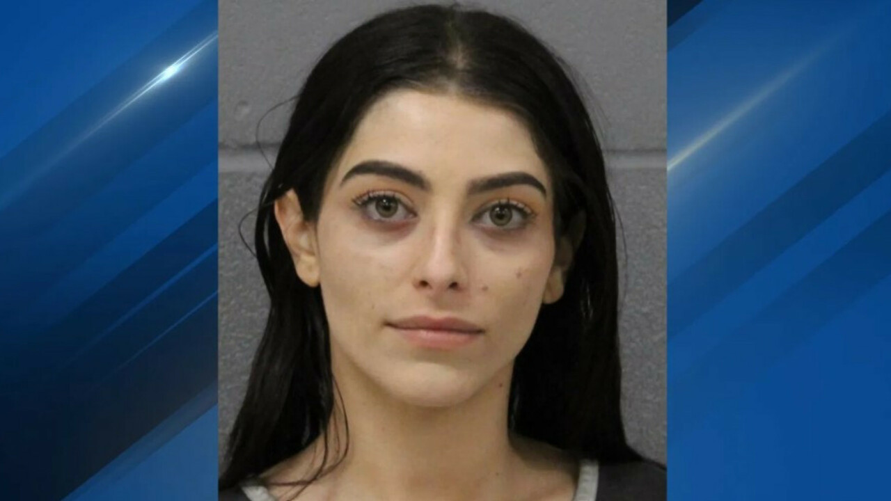 Mulher é presa por roubar carro de motorista do Uber: ‘muito lento’
