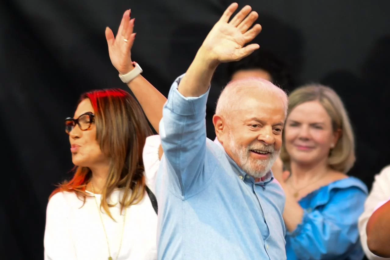 Lula assina indulto que exclui golpistas dos atos antidemocráticos