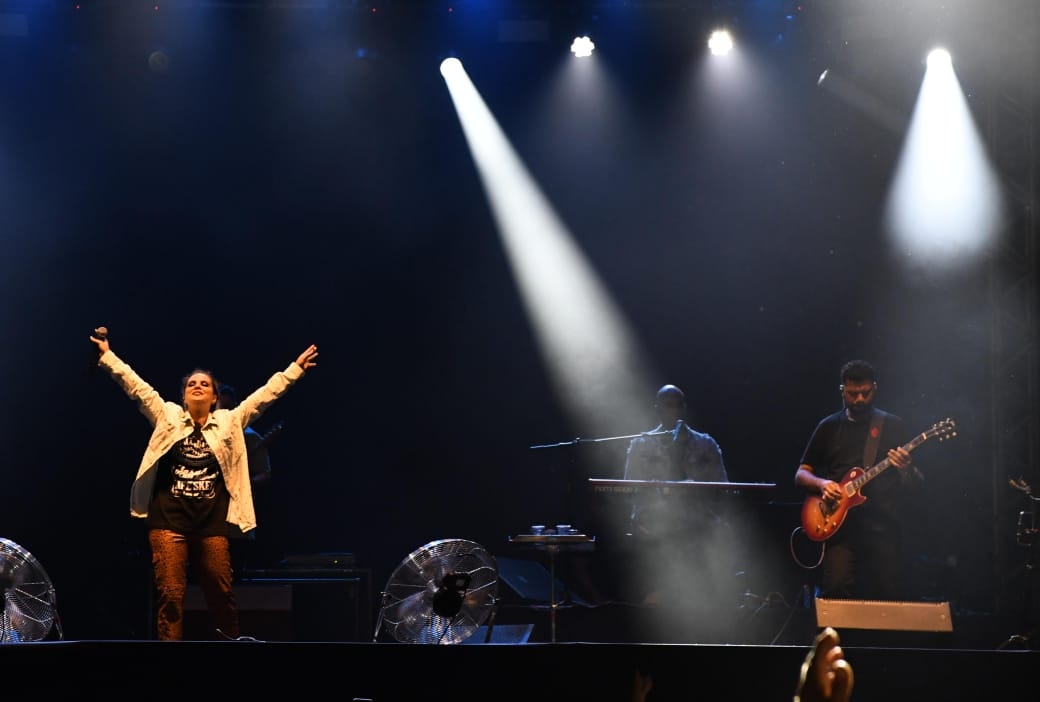 Programação de shows gospel com Aline Barros leva multidão para Natal em Natal