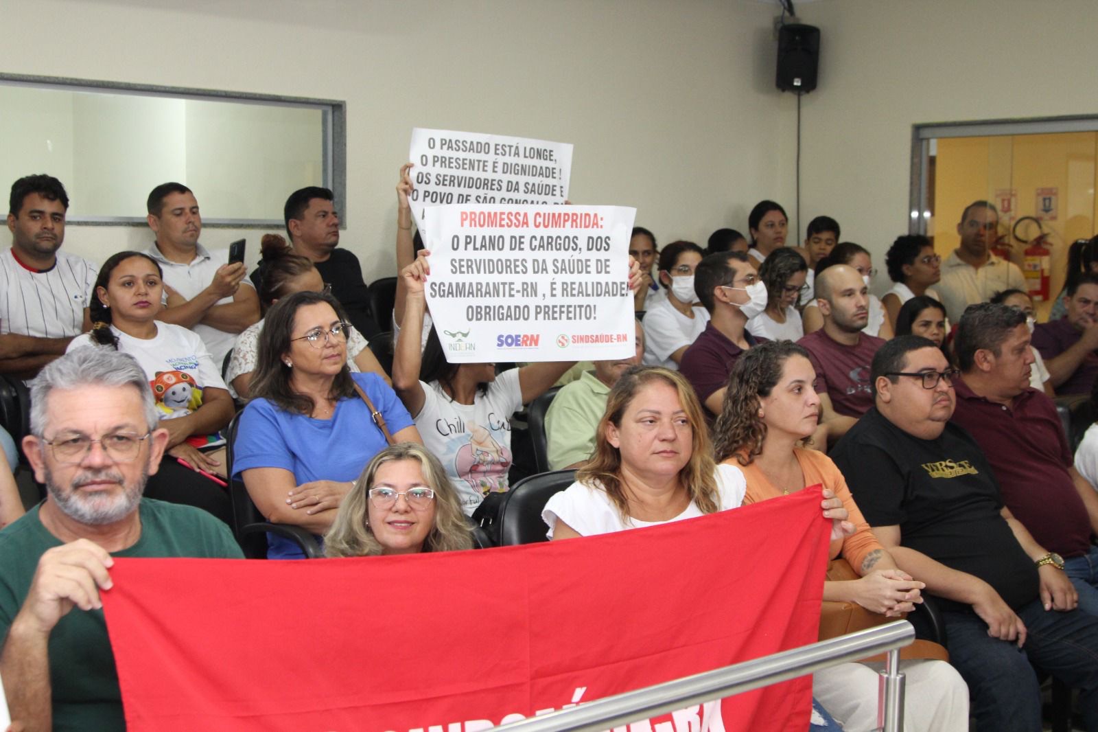 Projeto de Eraldo, Plano de Cargos, Carreira e Remuneração dos servidores de Saúde de SGA é aprovado em primeira votação