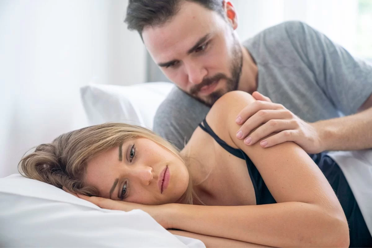 Normal ou bizarro? Homem polemiza ao dizer que divide cama com a mãe