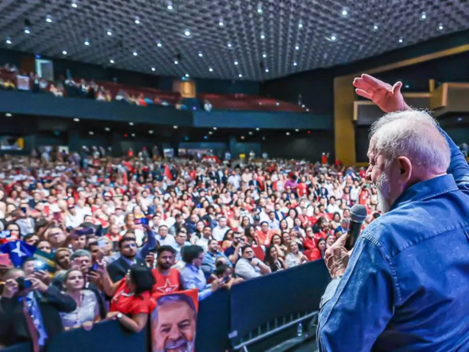 Lula pede ao PT discurso para convencer evangélicos e empresários: “Temos que aprender a conversar com essa gente”
