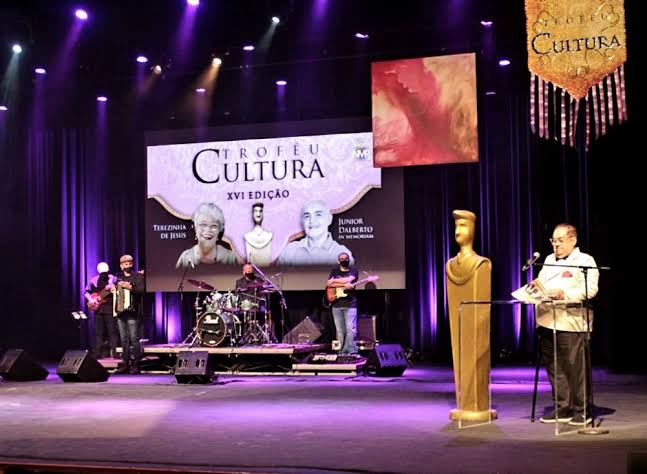 Entrega do Troféu Cultura 2023 acontece nesta sexta-feira (22) no Teatro Riachuelo