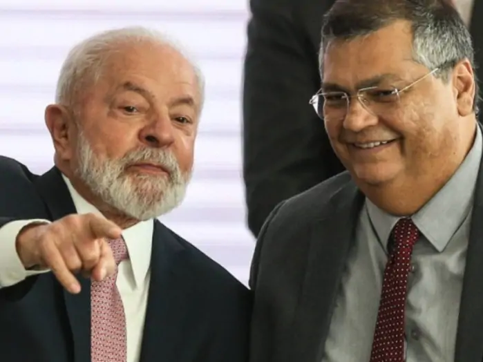 Lula celebra Dino: “Conseguimos colocar na Suprema Corte um comunista”