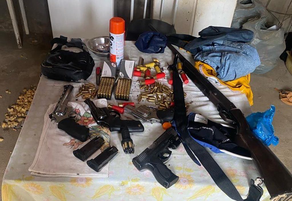 Apreensão de arsenal em São Tomé: PM e Polícia Civil detém suspeitos e recolhem armas e explosivos