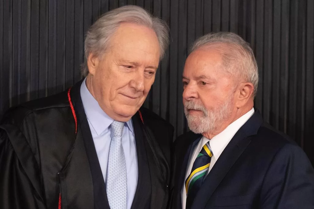 Lula anuncia Ricardo Lewandowski como ministro da Justiça