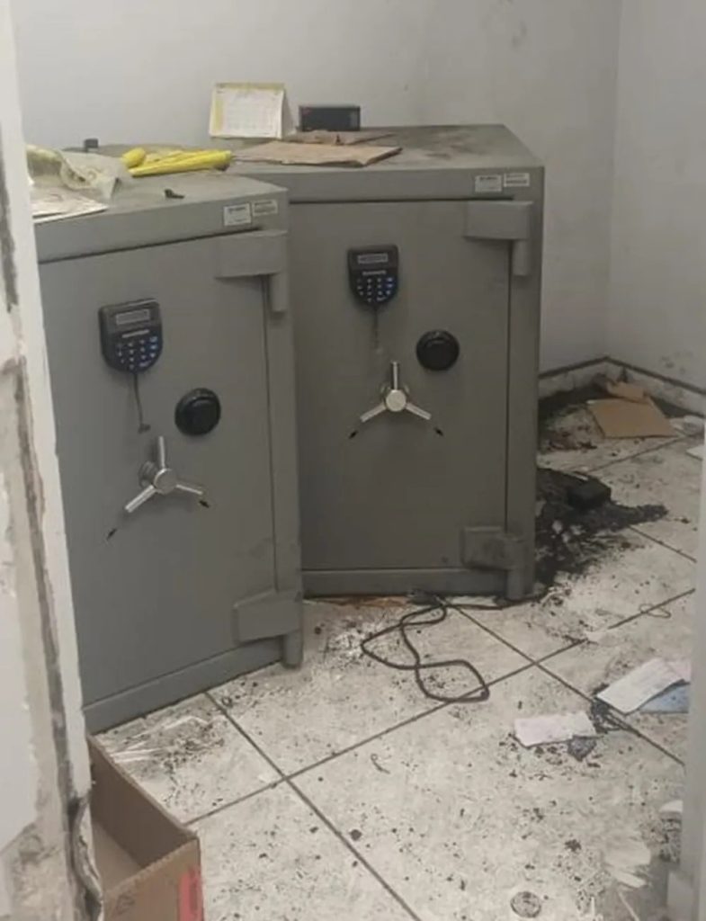 Criminosos invadem banco durante a madrugada em Martins e fogem com dinheiro e armas