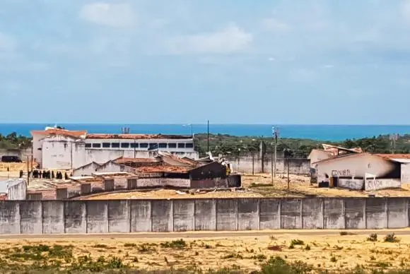 Policiais penais descobrem buraco no teto de cela em Alcaçuz e impedem fuga