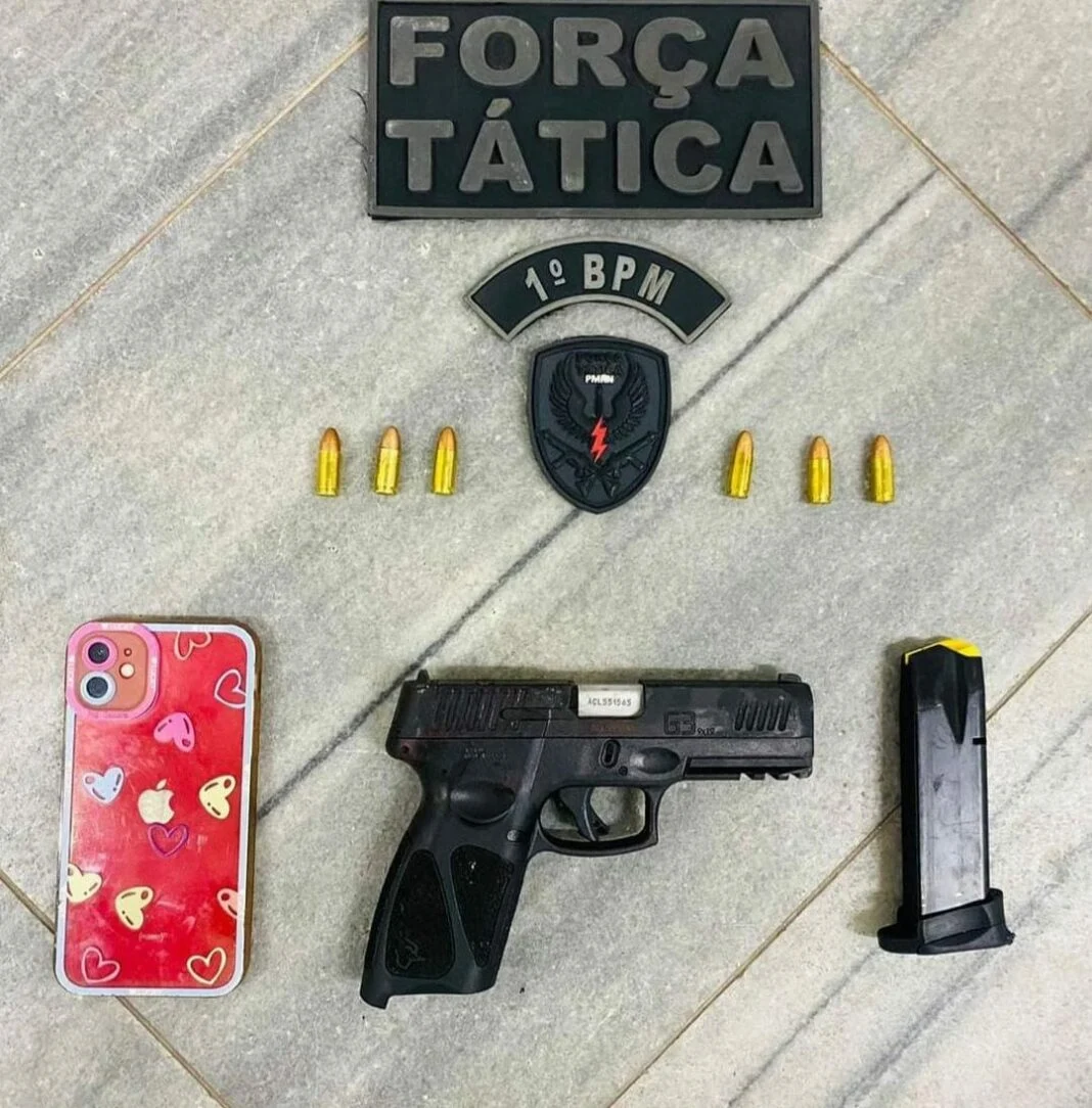 Dupla é presa na Zona Oeste de Natal com arma de fogo, munições e celulares roubados