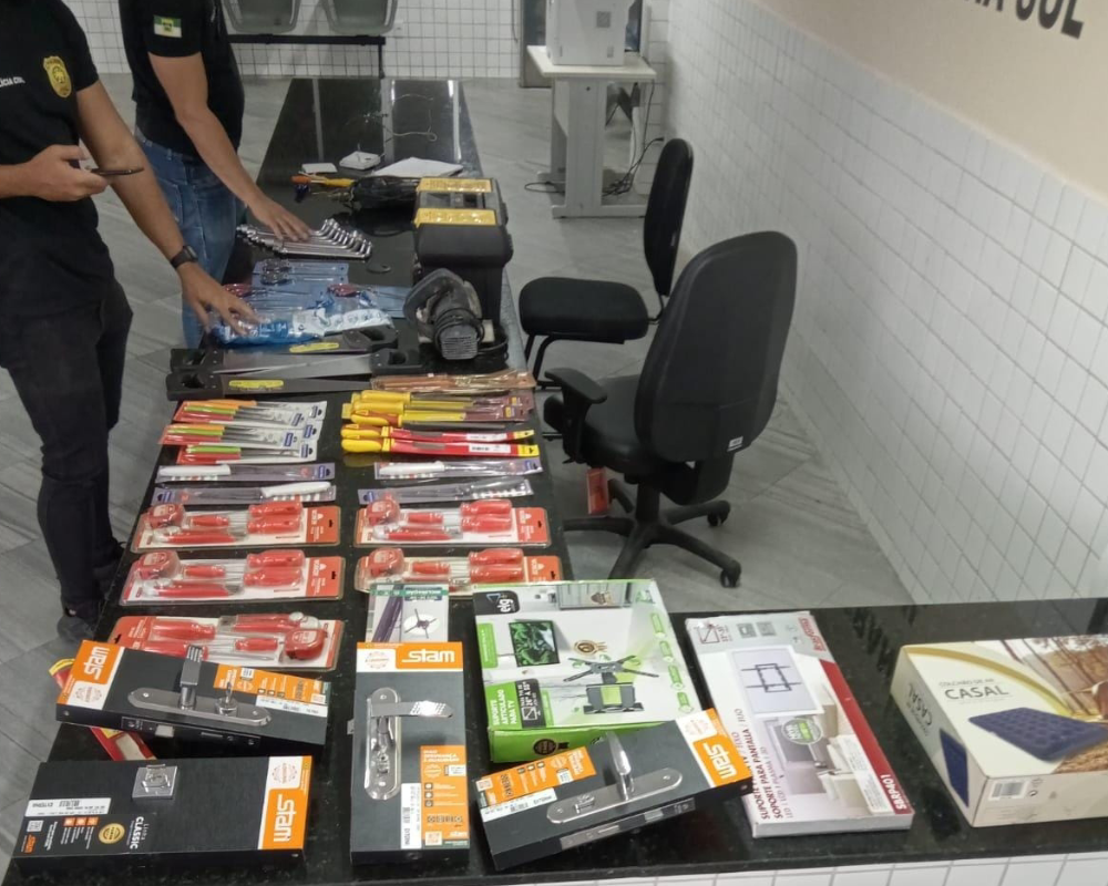Polícia prende trio após arrombamento e furto a uma loja na Zona Sul de Natal