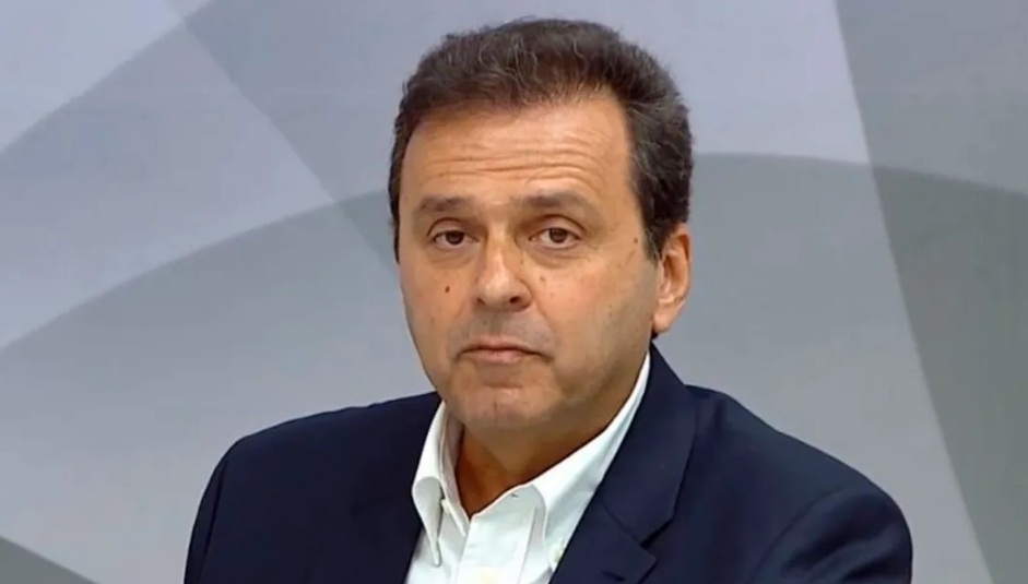 Após ficar isolado politicamente, Carlos Eduardo publica provérbio árabe: "Dou fé"
