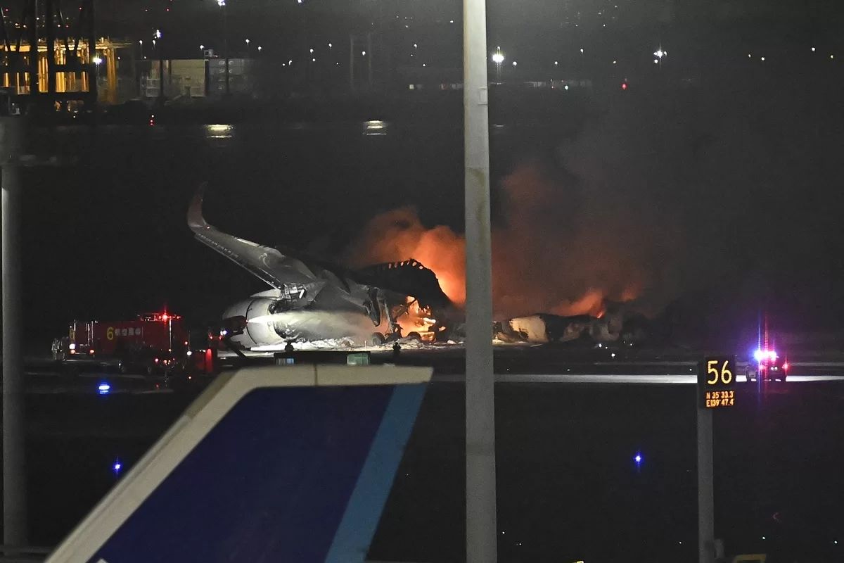 Cinco pessoas morrem após colisão entre aviões no Japão