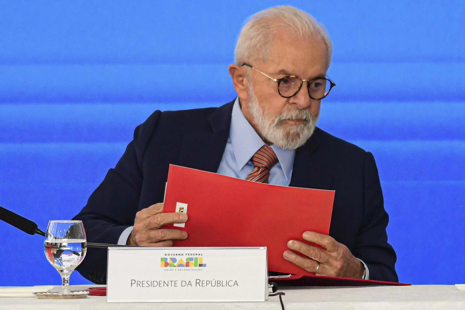 Lula lança política industrial com R$ 300 bilhões em financiamento