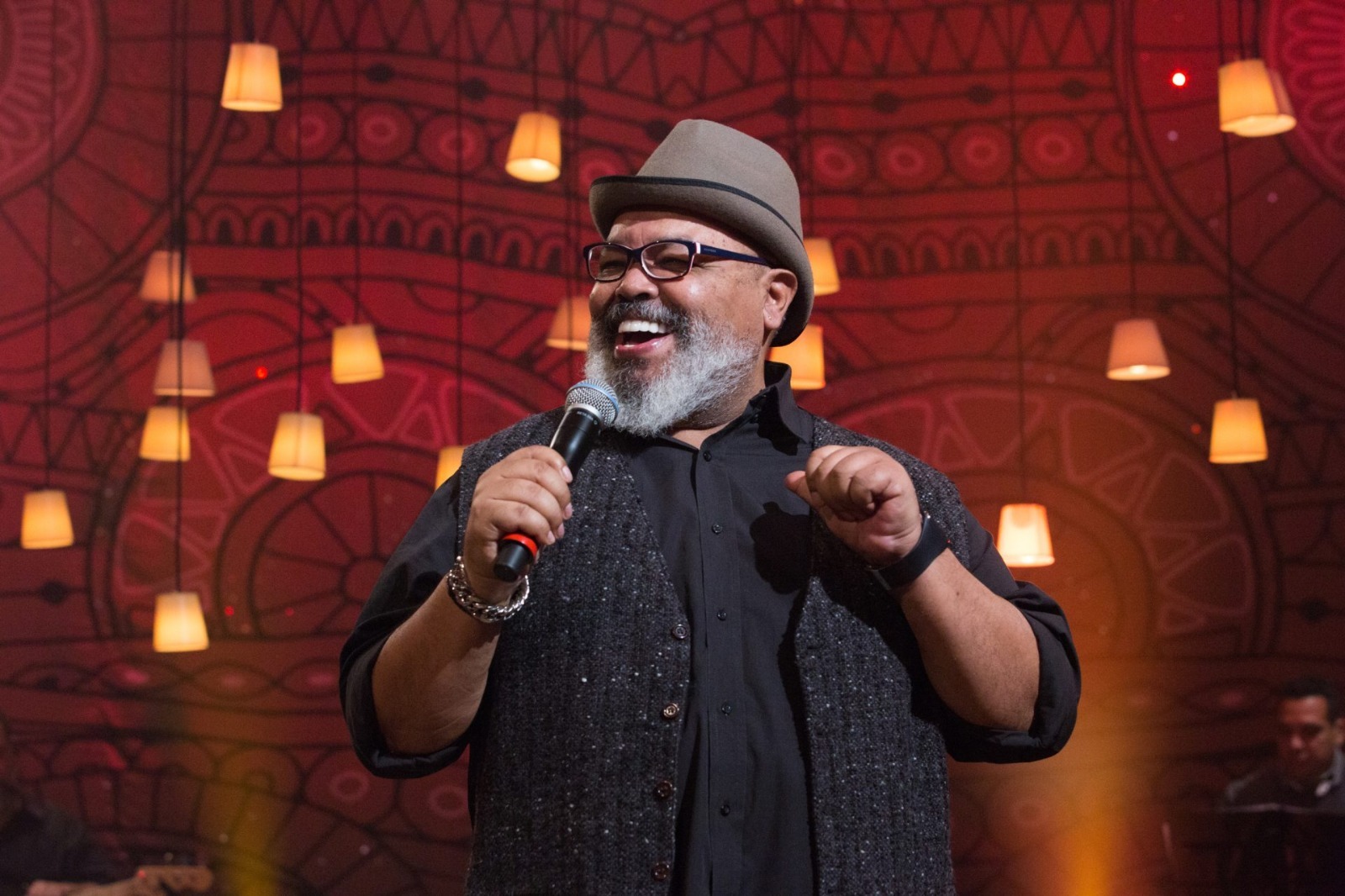 Com muito samba, Jorge Aragão faz show na praia de Pirangi nesta sexta-feira (12)