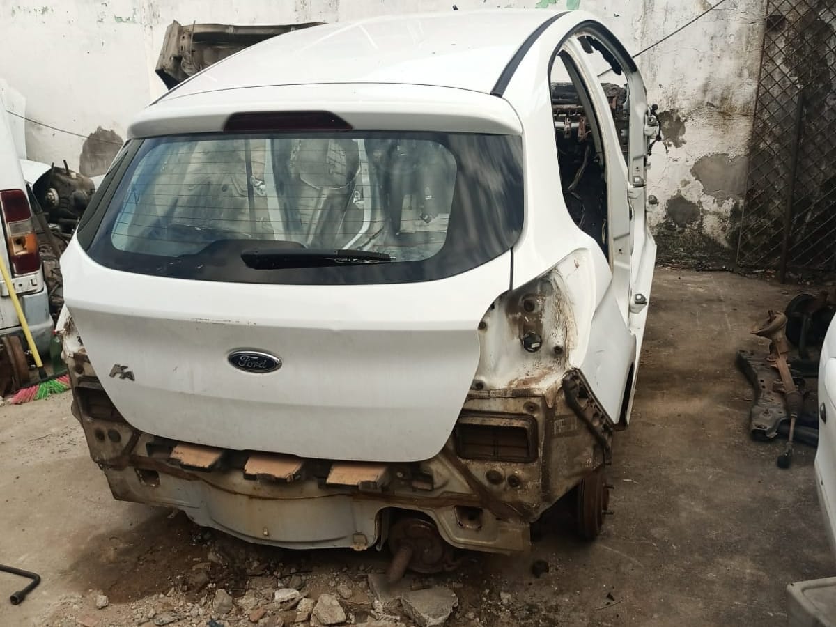 PM encontra desmanche de veículos no Planalto; carro foi depenado dois dias após o roubo