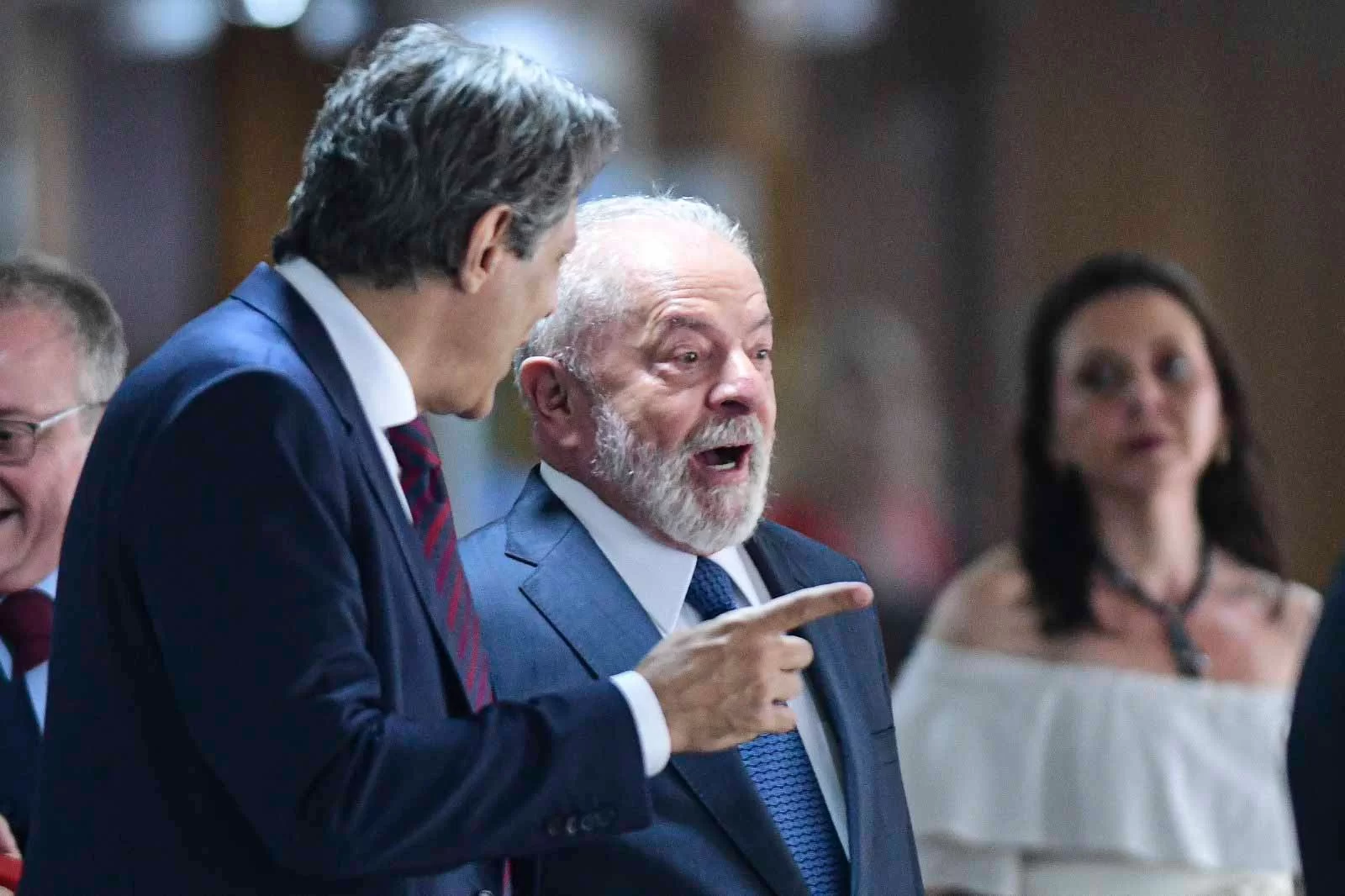 Lula confirma isenção no IR para quem ganha até 2 salários mínimos