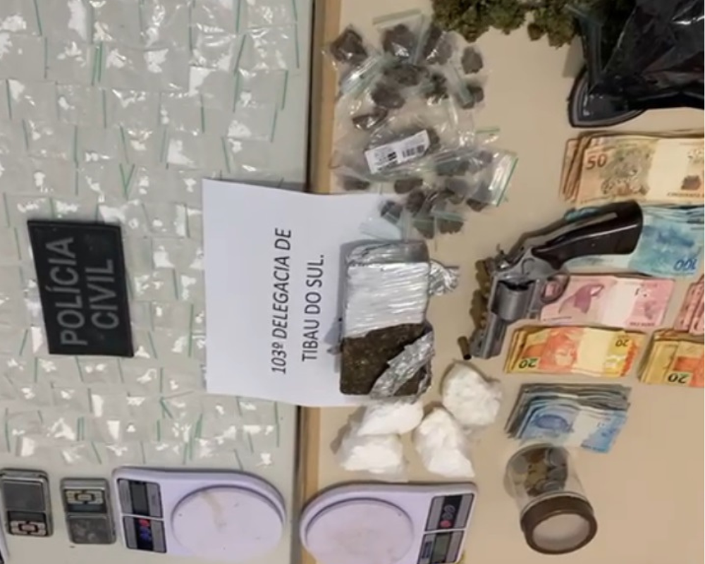 Polícia prende três suspeitos de tráfico com 183 pacotes de cocaína em Pipa