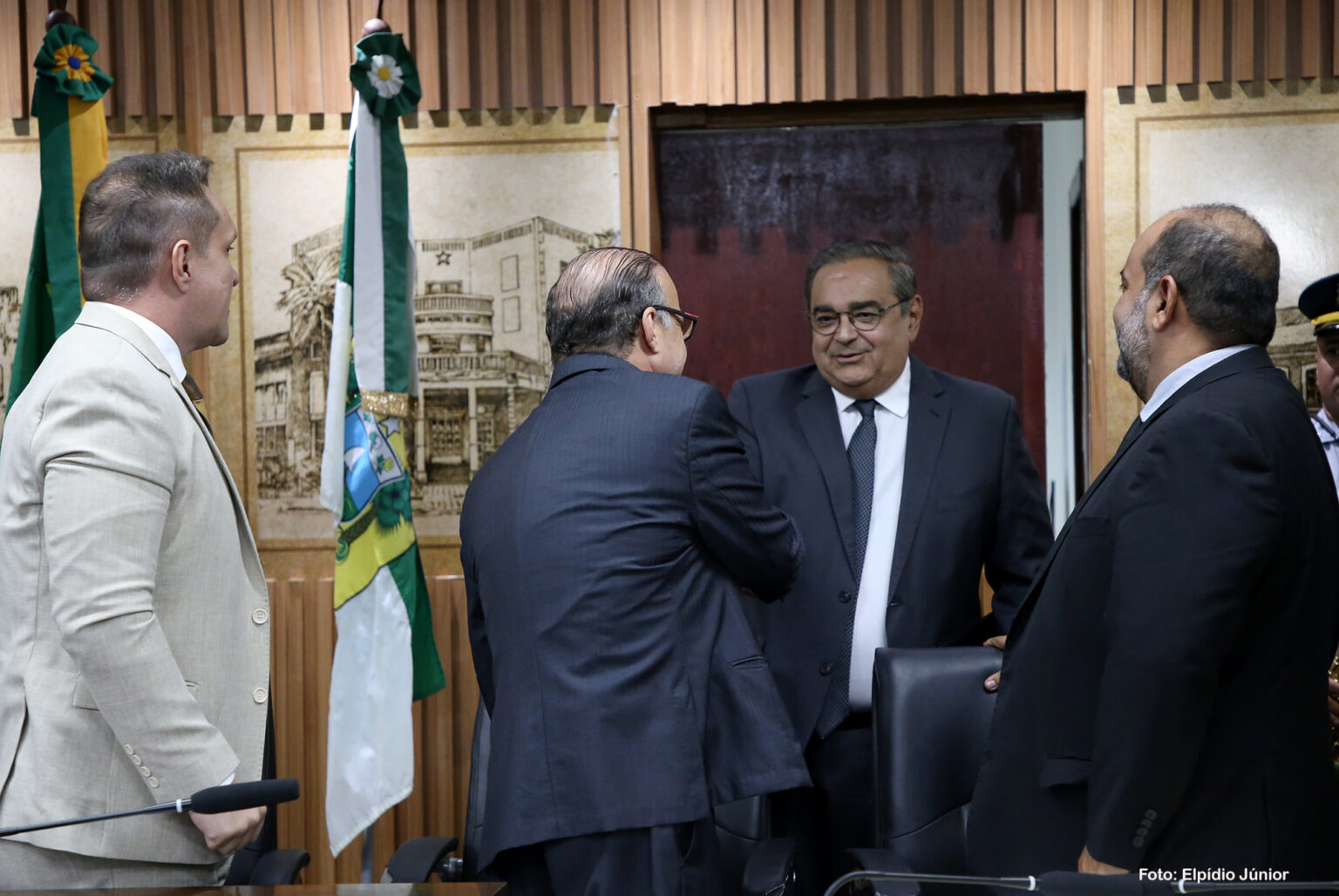 Álvaro Dias sobre apoio à candidatura de Paulinho Freire à prefeitura: “não descarto nada”