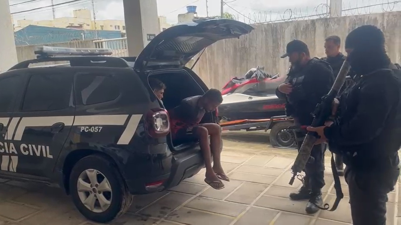 Dono de sucata e comparsa são presos por tráfico de drogas em Macaíba