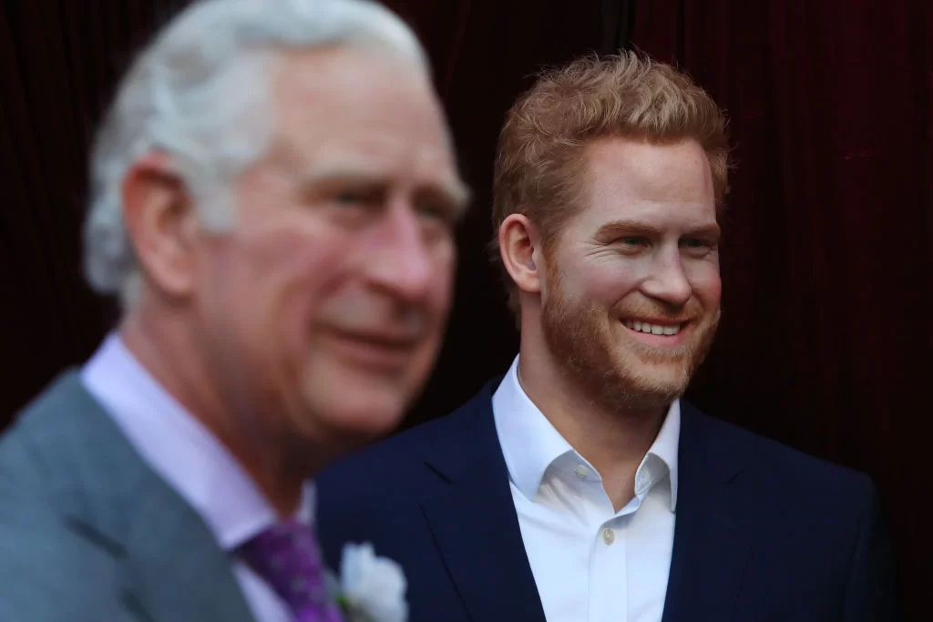 Harry admite trégua e diz que câncer de Charles uniu a família real