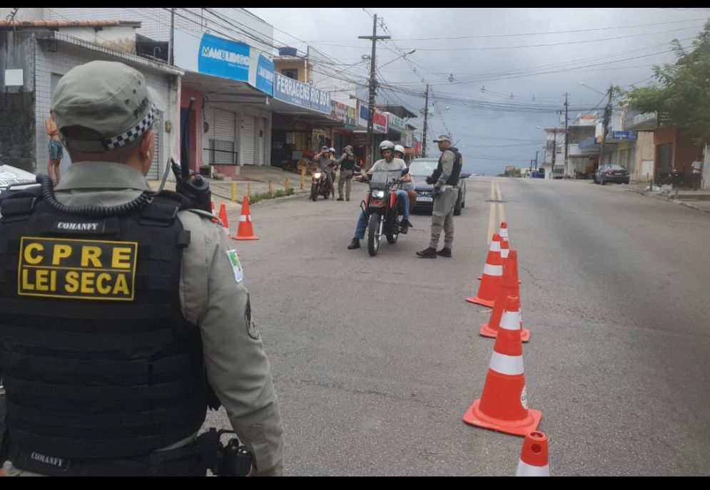 Homem é preso embriagado transportando criança de 10 anos em motocicleta