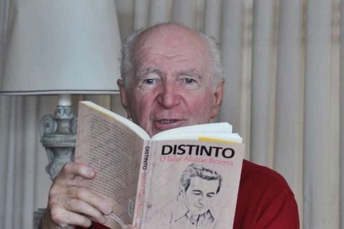 Morre aos 90 anos, o ex-deputado e médico Lauro Bezerra, irmão do ex-senador Fernando Bezerra