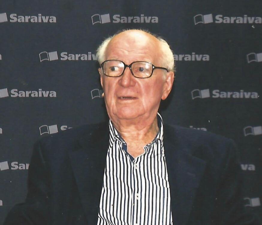 Aos 90 anos, morre o ex-deputado Lauro Bezerra, um humanista e mestre na arte de fazer amigos￼