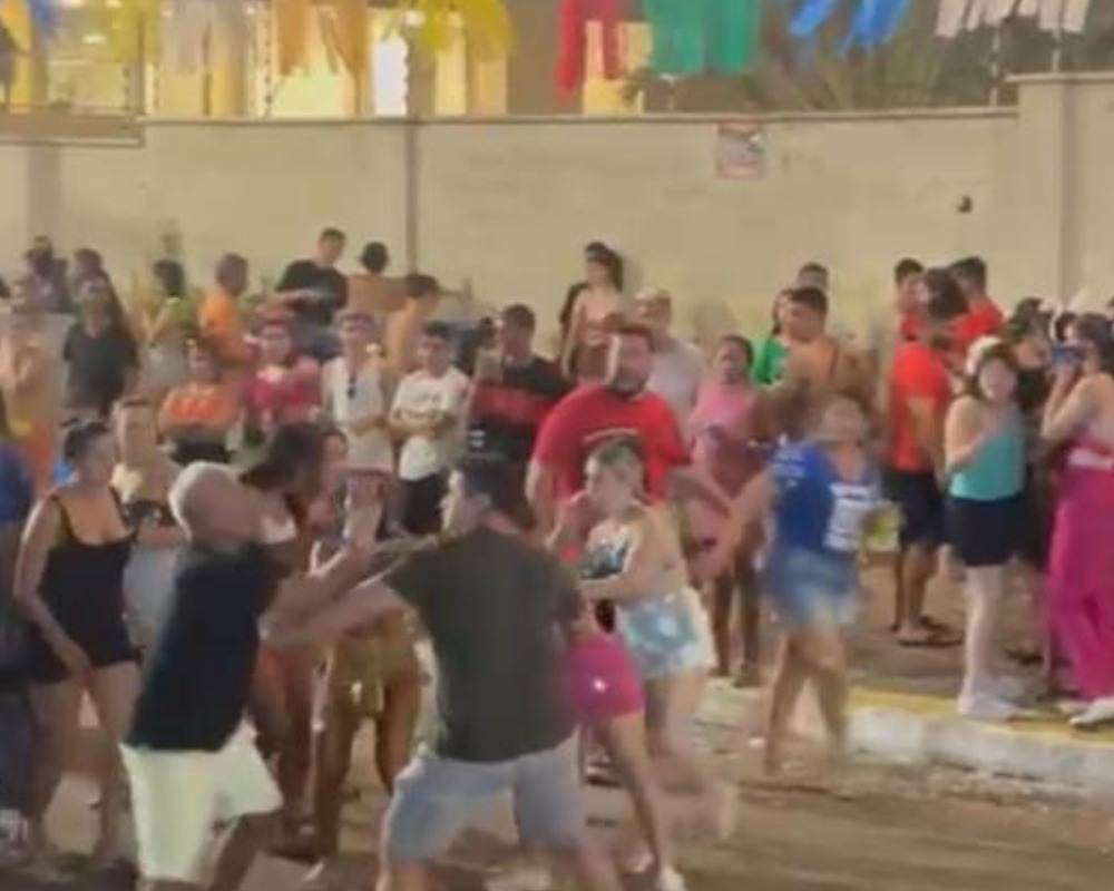 Policial agride filha de 10 anos e outras mulheres no Carnaval de Pirangi; PMRN repudia ação