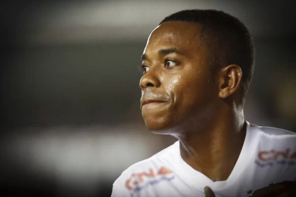 Robinho nega estupro e alega racismo em julgamento feito na Itália