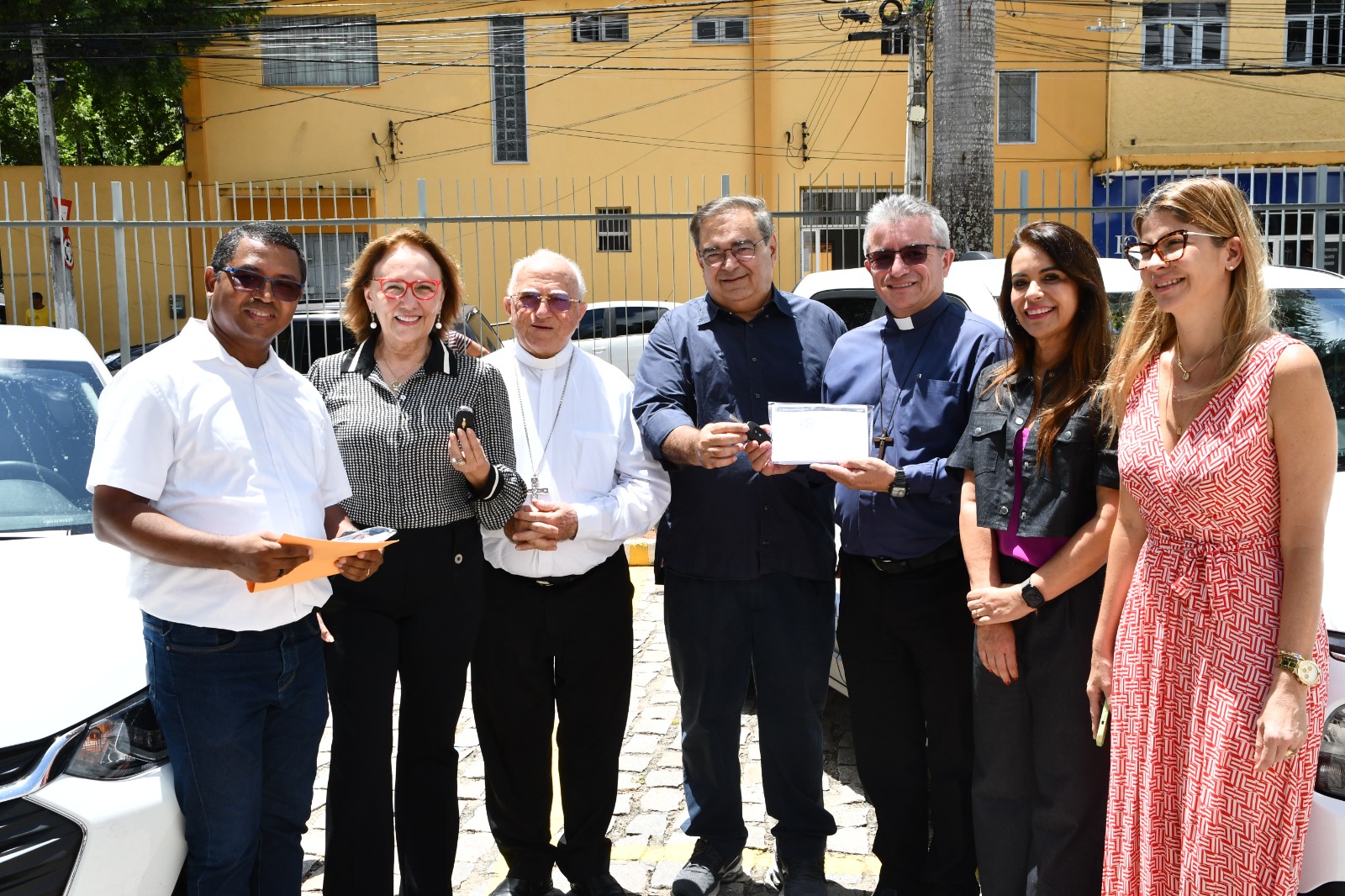 Prefeitura entrega veículos para o Serviço de Assistência da Arquidiocese de Natal