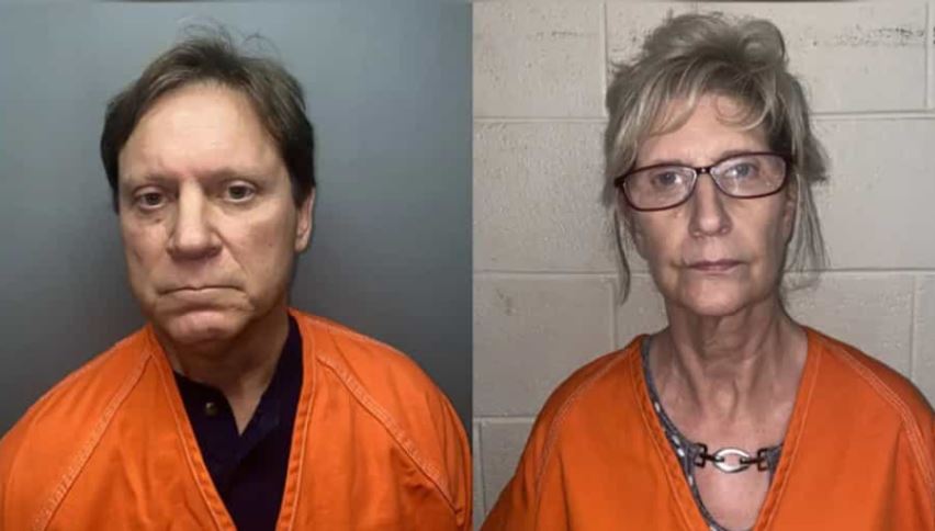 Casal que deixou filha morrer no sofá é condenado a 20 anos de prisão