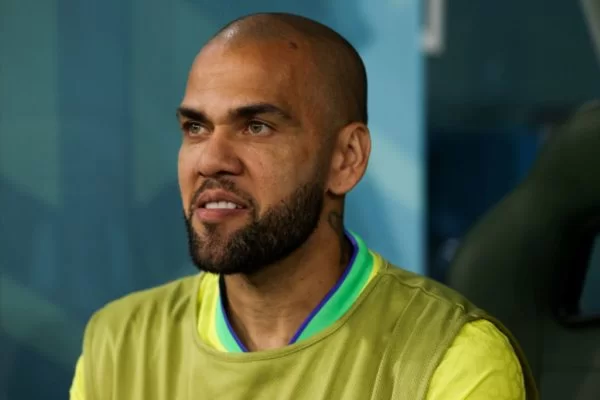 Daniel Alves consegue valor, paga fiança e será solto na Espanha